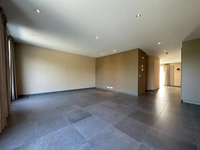 Prachtig, ruim duplex appartement 115 m² met ruim terras in centrum Sint Antonius