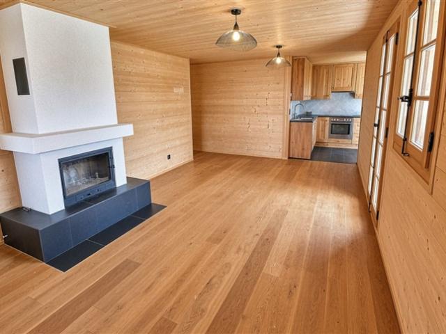 Prächtige 3,5 Zimmer Wohnung mit Gartenterrasse und Schwimmbad
