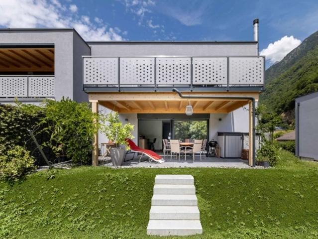 Prächtige 3,5 Zimmer Wohnung mit privatem Garten in einer neuen Wohnanlage