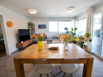 Prächtige 3,5 Zimmer Wohnung in Remaufens mit einem überdachten Platz