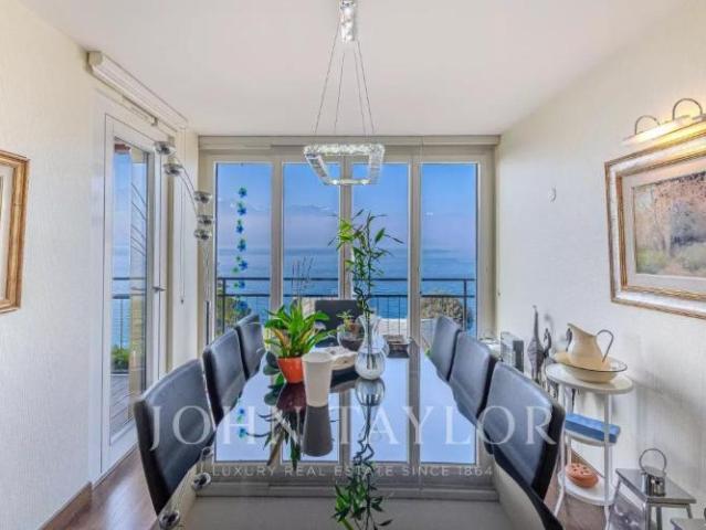 Prächtige 4,5 Zimmer Wohnung mit Balkon und atemberaubender Aussicht