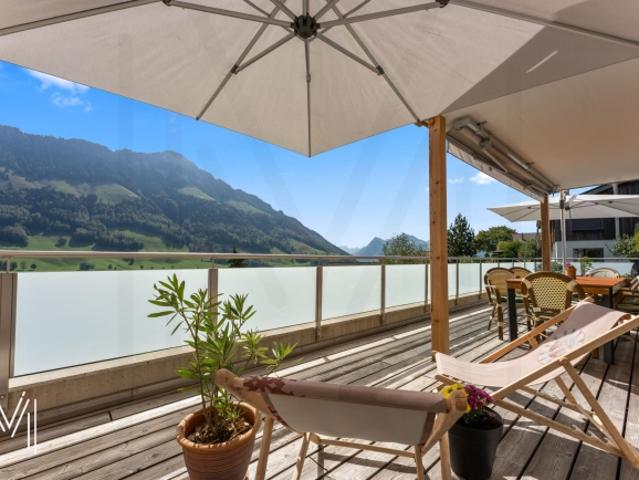 PRÄCHTIGE 4,5 ZIMMER WOHNUNG MIT HERRLICHEM BLICK
