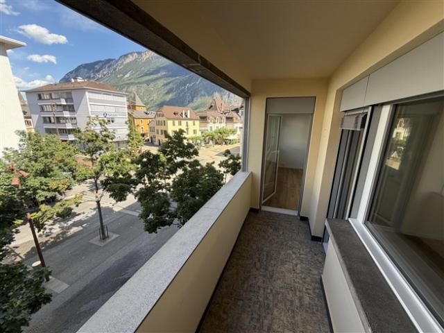 Prächtige 4,5 Zimmer Wohnung, komplett renoviert im Zentrum von Sierre