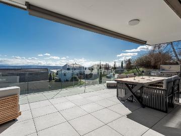 Prächtige 4,5 Zimmer Penthouse Wohnung mit atemberaubendem Blick auf den Lake Murten zum Verkauf in Lugnorre