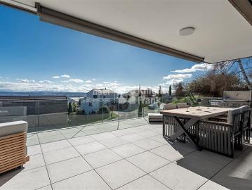 Prächtige 4,5 Zimmer Penthouse Wohnung mit atemberaubendem Blick auf den Lake Murten zum Verkauf in Lugnorre
