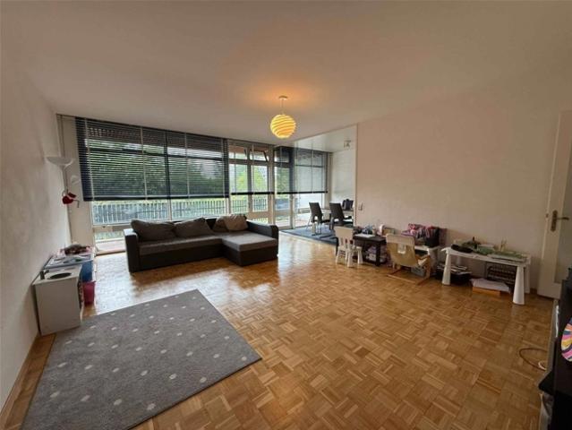 Prächtige 4 Zimmer Wohnung