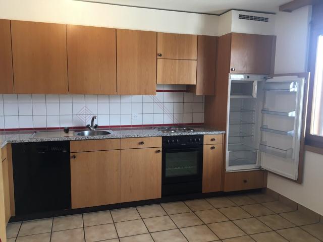 Prächtige 4 Zimmer Wohnung in einer ruhigen, familiären Gegend