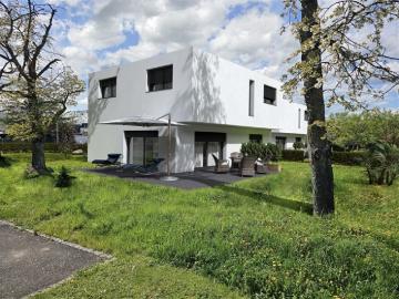 Wunderschöne 5.5 Zimmer Villen mit schönem, ebenem Grundstück und freiem Blick
