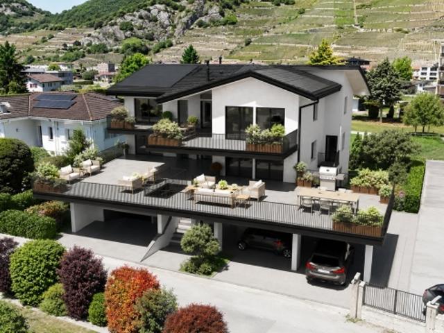 Prächtige 5,5 Zimmer Wohnung mit Terrasse und Garten