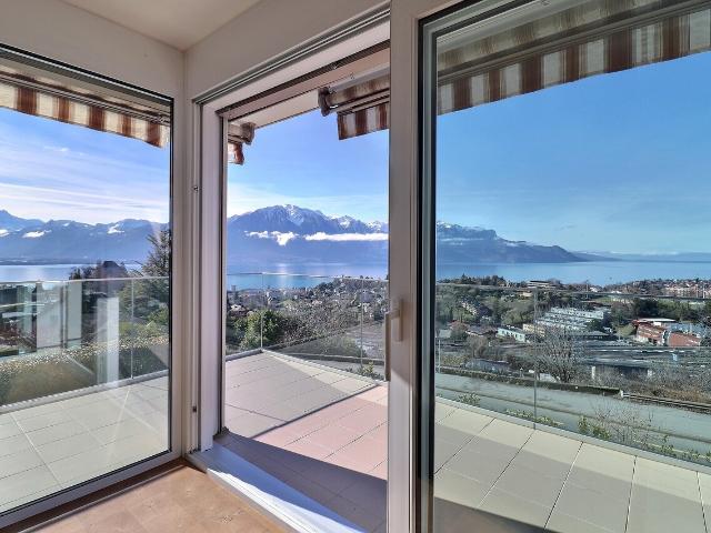 Wunderschöne 5.5 Zimmerwohnung mit unglaublicher Sicht auf den See und die Alpen