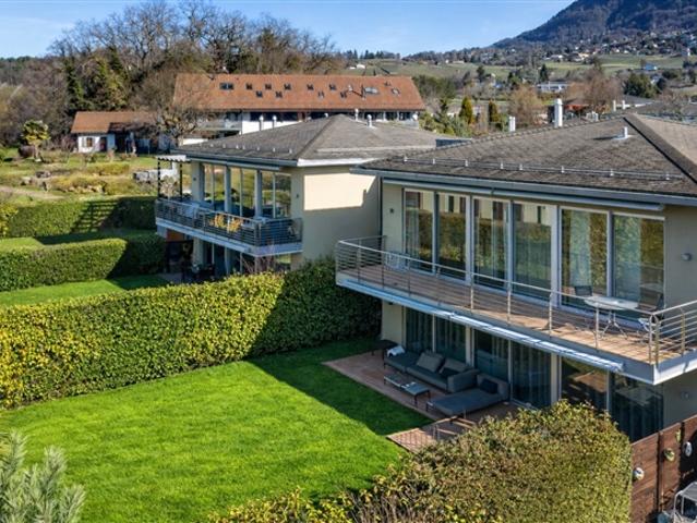 Prächtige angrenzende Villa in einem ruhigen und sicheren Wohngebiet