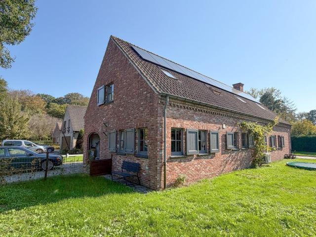 Prachtige alleenstaande villa in een rustige wijk in Oost.