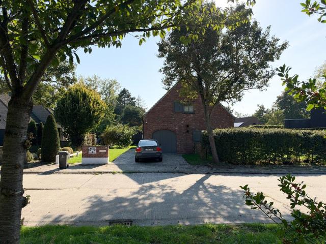Prachtige alleenstaande villa in een rustige wijk in Oost.