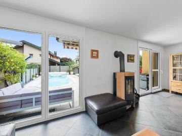 Prächtige, architektonisch entworfene Villa mit 7,5 Zimmern, beheiztem Schwimmbad und Jacuzzi, 5 Minuten von Payerne entfernt