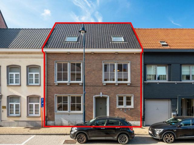 Prachtige gezinswoning met dubbele garage in centrum Lebbeke