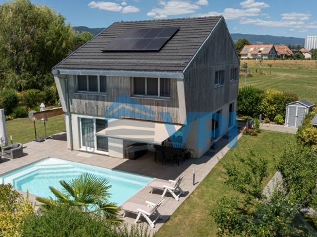 Prächtige freistehende Villa mit 6,5 Zimmern und Schwimmbad