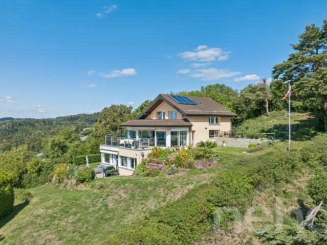 Prächtige, freistehende Villa mit atemberaubendem Seeblick in Belmont