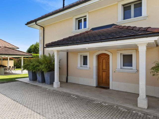 Prächtige freistehende Villa nur einen Steinwurf von Nyon entfernt