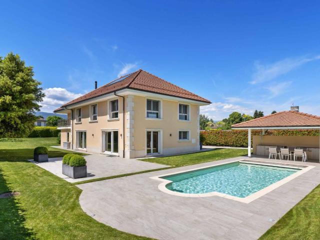 Prächtige freistehende Villa nur einen Steinwurf von Nyon entfernt