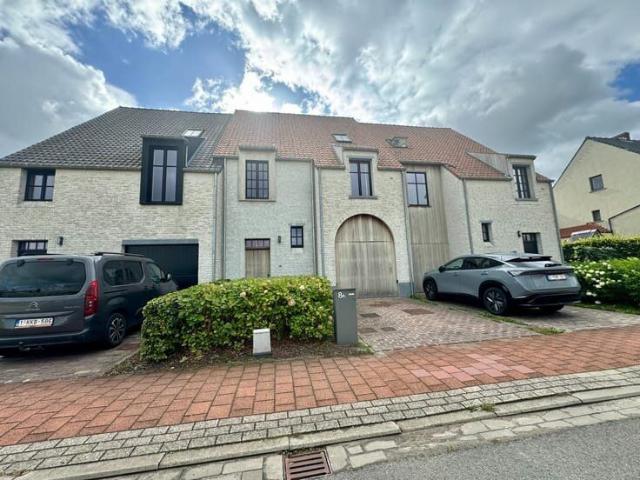 prachtige hoogwaardige en ruime woning met zonnige tuin
