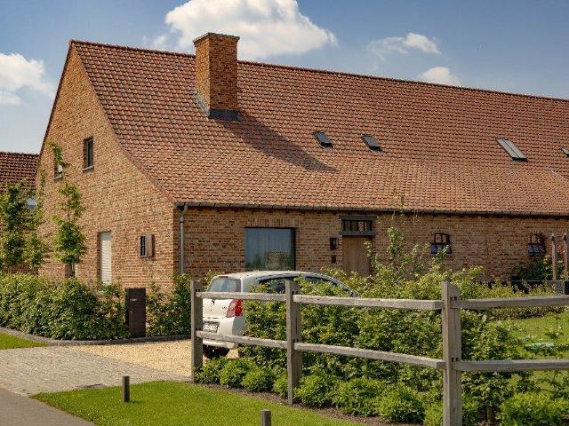Prachtige halfopen woning met 3 slaapkamers te huur in Peer