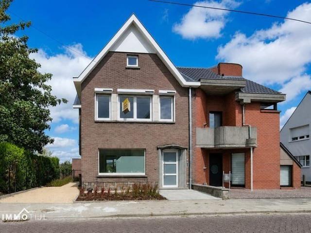 Prachtige halfopen woning met tuin te Lede!