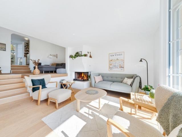 Prächtige, helle Familienvilla mit Seeblick