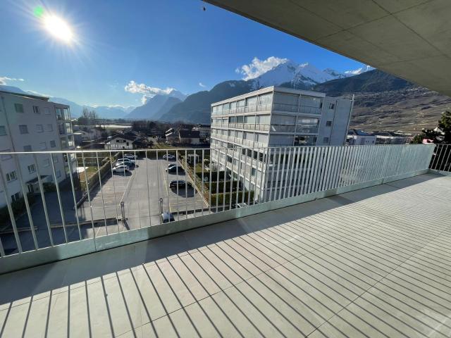 Geräumiges neues Penthouse mit großem Balkon