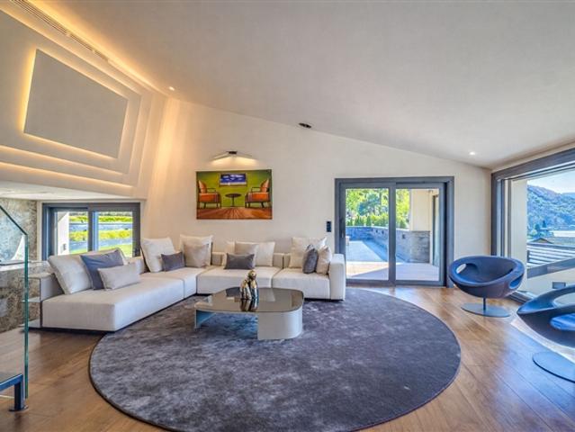 Wunderschöne Luxusvilla mit Seeblick, Pool und Bootsanlegestelle
