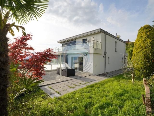 PRÄGTIGES STANDARD APARTMENT MIT SEE UND BERGBLICK