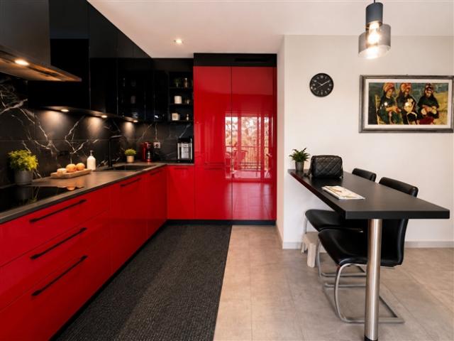 Prächtige, moderne 3,5 Zimmer Wohnung mit großer Terrasse in Sierre