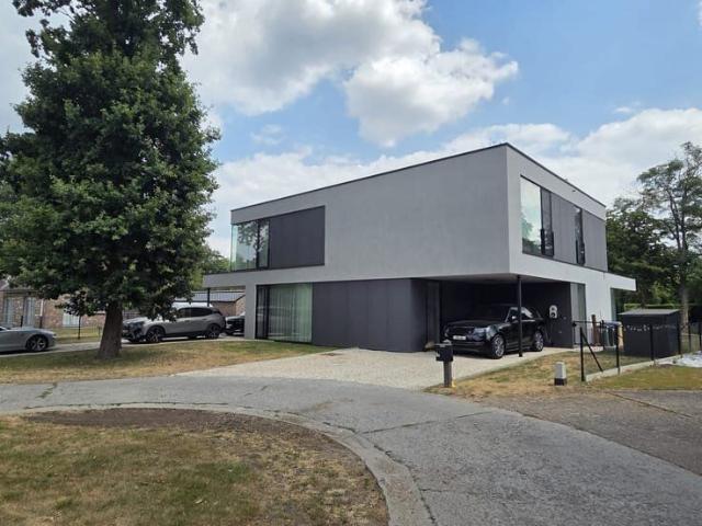 Prachtige moderne nieuwbouwwoning op topligging