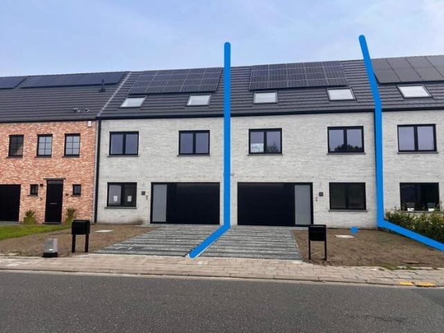 Prachtige nieuwbouwwoning met 6 slaapkamers, tuin en acht.