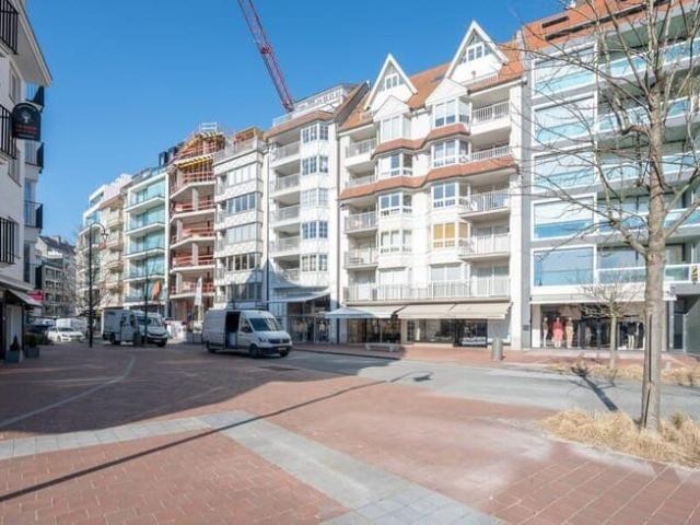 Prachtige penthouse gelegen op de Kustlaan met open zicht op