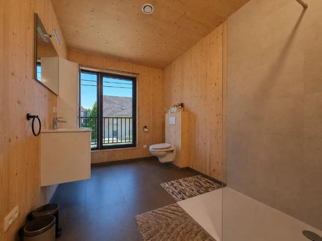 Prachtige recente woning met 4 slaapkamers