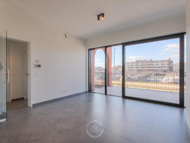 Prachtige recente nieuwbouw kadewoning