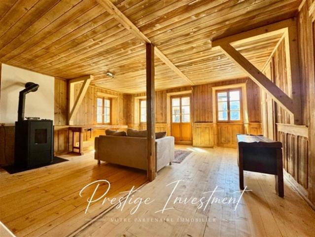 PRÄCHTIGE RENOVIERTE DUPLEX MIT 3,5 WOHNUNGEN + RÄUMLICHKEITEN/WERKSTATT – MASE MONT – NOBLE