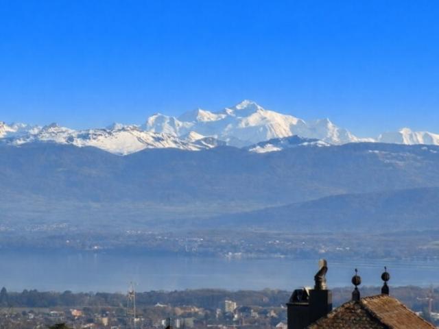 Prächtige Residenz mit Blick auf den See und die Alpen