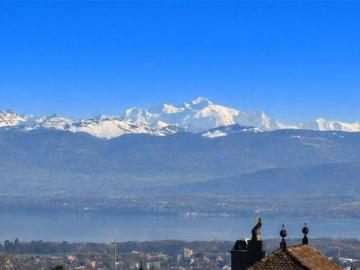 Prächtige Residenz mit Blick auf den See und die Alpen