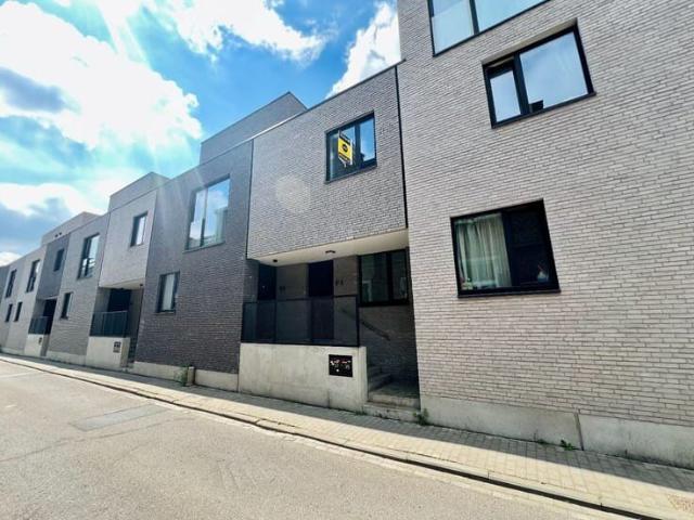 Prachtige rijwoning in centrum met 2 slpks en terras