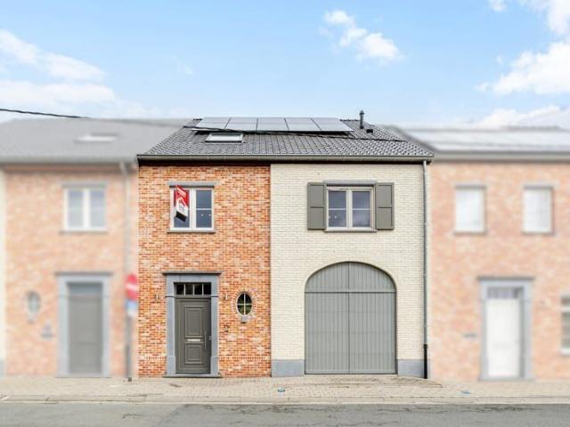 Prachtige ruime woning met 4 slaapkamers te huur in Berlare