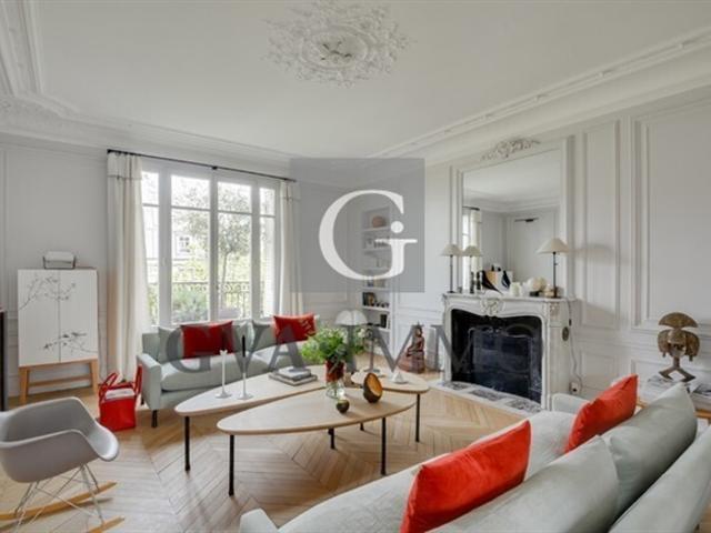 Prächtige Wohnung im Haussmann Stil