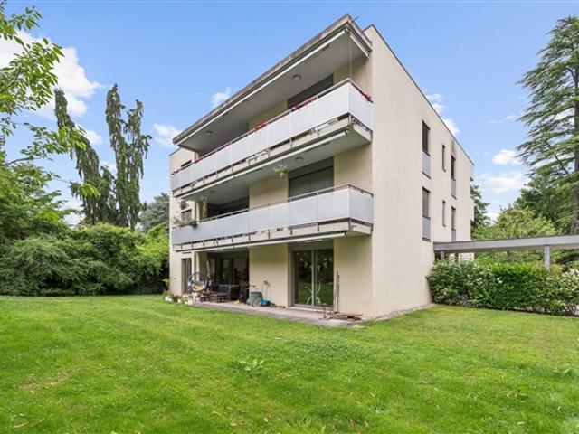 PRÄCHTIGE WOHNUNG MIT 4 SCHLAFZIMMERN UND 1300 M² GARTEN