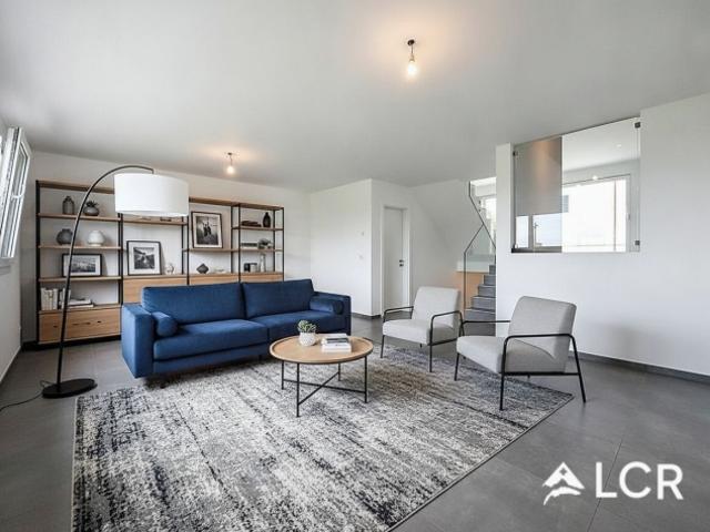 Prächtige Wohnung mit 5,5 P / 4 CHB / 2 Badezimmern / 1 Balkon / 1 Garten / 2 Parkplätze