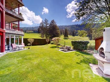Prächtige Wohnung mit Veranda und privatem Garten