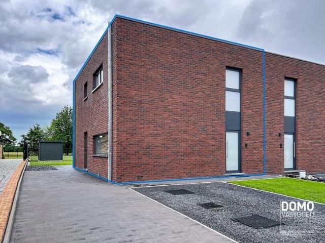 PRACHTIGE WONING MET 3 SLAAPKAMERS EN TUIN