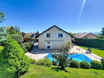 Wunderschöne Villa mit Pool in Crans Près Céligny