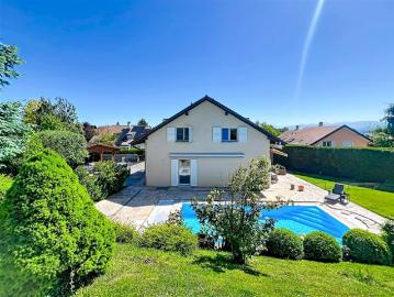 Wunderschöne Villa mit Pool in Crans Près Céligny