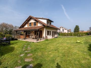 Wunderschöne 6.5 Zimmer Villa mit grossem Grundstück am Waldrand