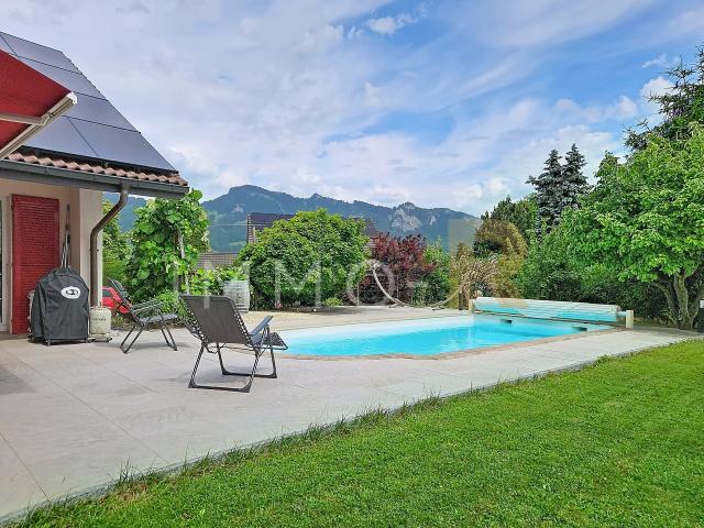 Prächtige Villa mit 7,5 Zimmern und beheiztem Pool
